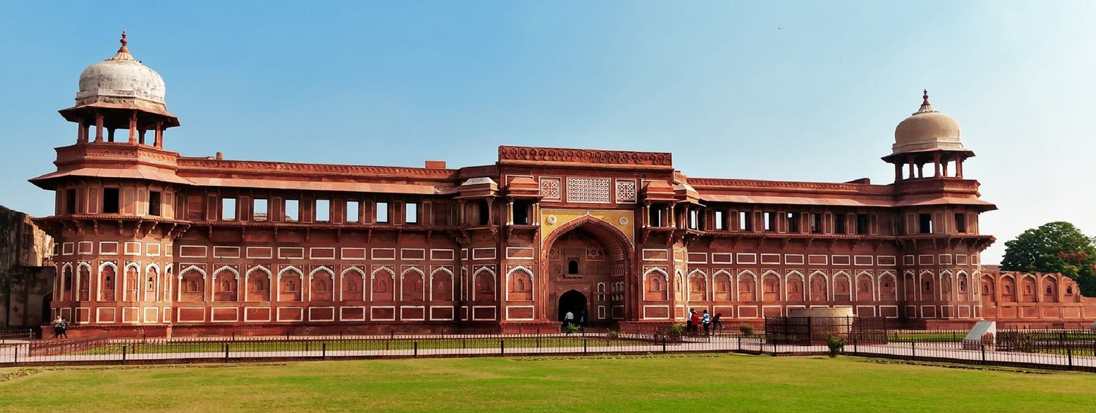 Taj Mahal Tourism